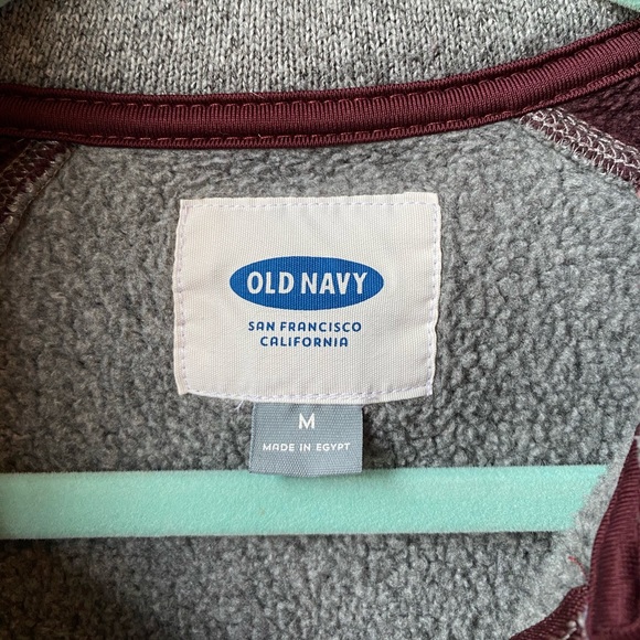 Old Navy Men’s Fleece Sweater - Picture 2 of 3